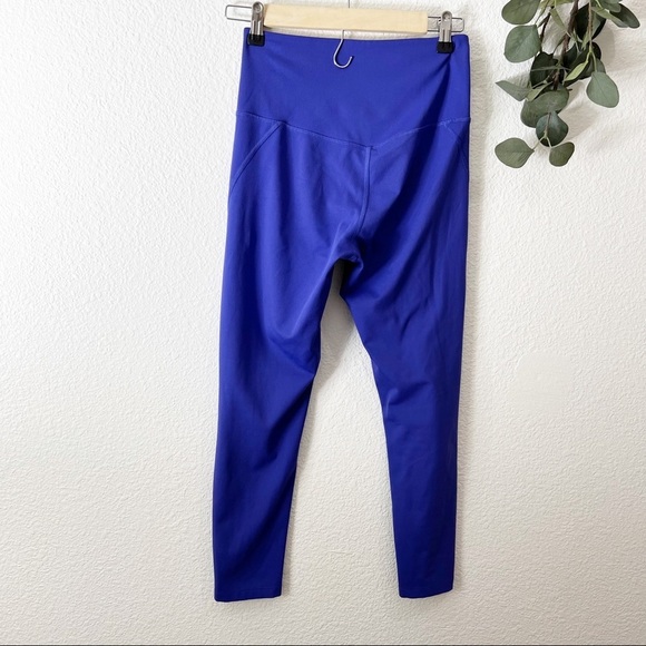 Girlfriend Collective- Cropped High Waist Leggings in Pansy Purple- SM - Picture 5 of 9